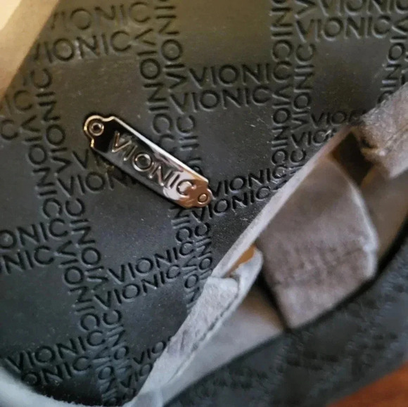 Vionic Perk Blaire Ankle Strap Leather Block Heel Arch Support Comfy Sandals(11) - Picture 11 of 13